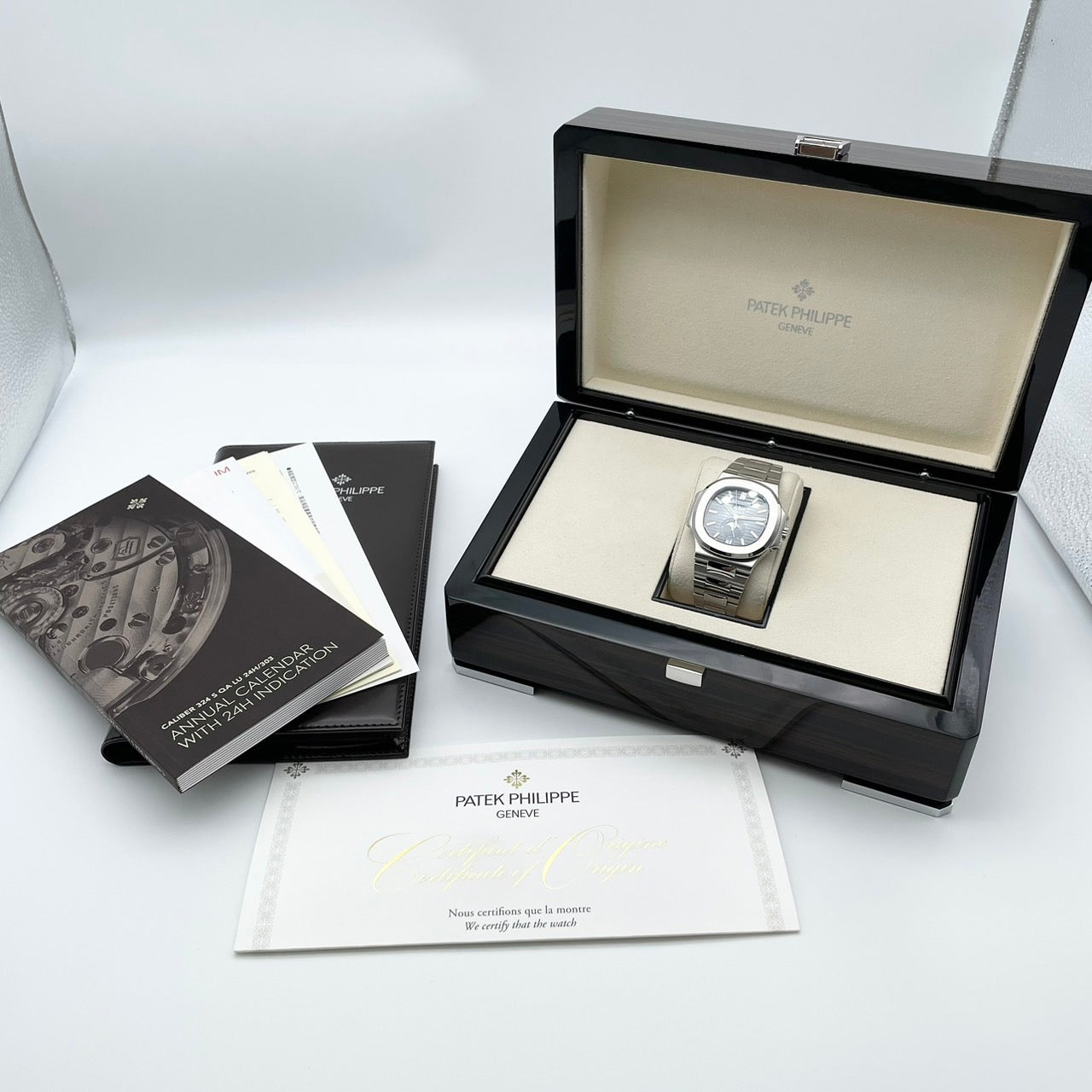 사전 소유의 Patek Philippe Nautilus 연례 달력 5726A-001 Black 40.5mm