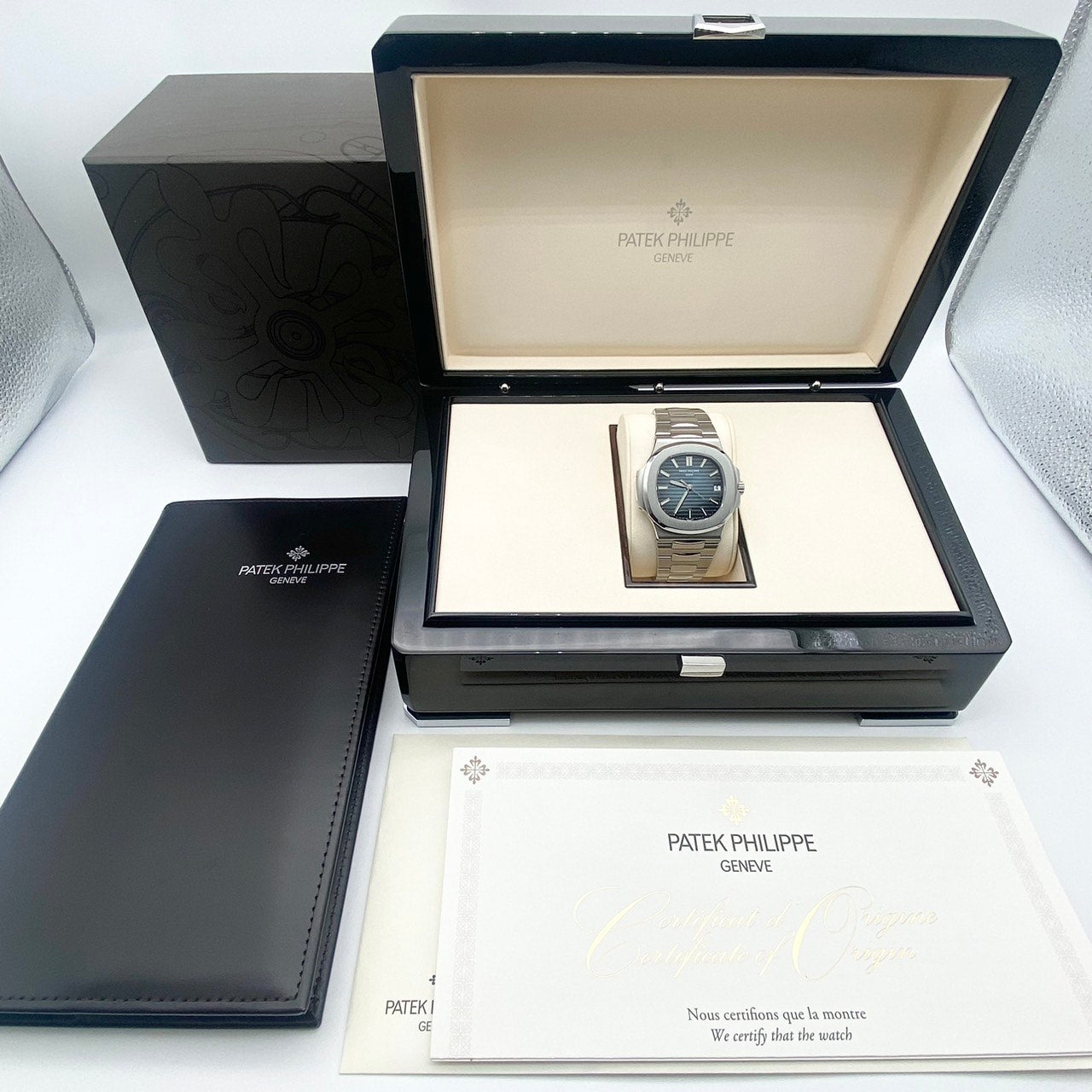 사전 소유의 Patek Philippe Nautilus 5711/1A-010 스테인리스 스틸 블루 40mm