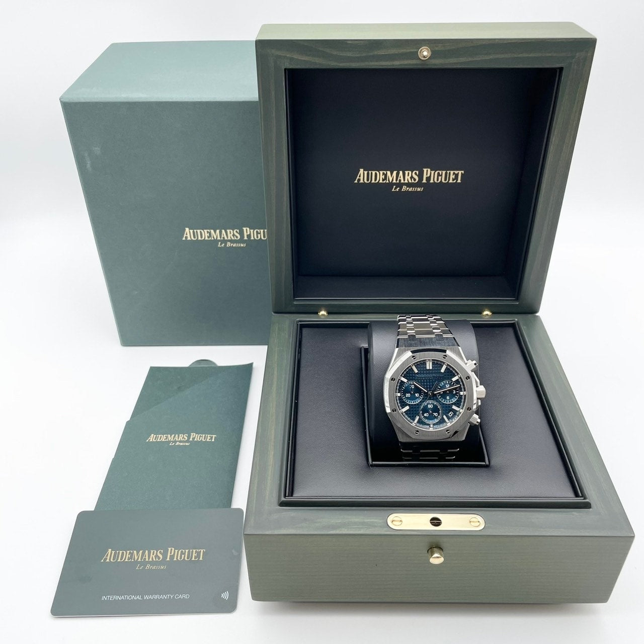 Pre-Owned Audemars Piguet Royal Oak 26240ST.OO.1320ST.05 Blue 41mm