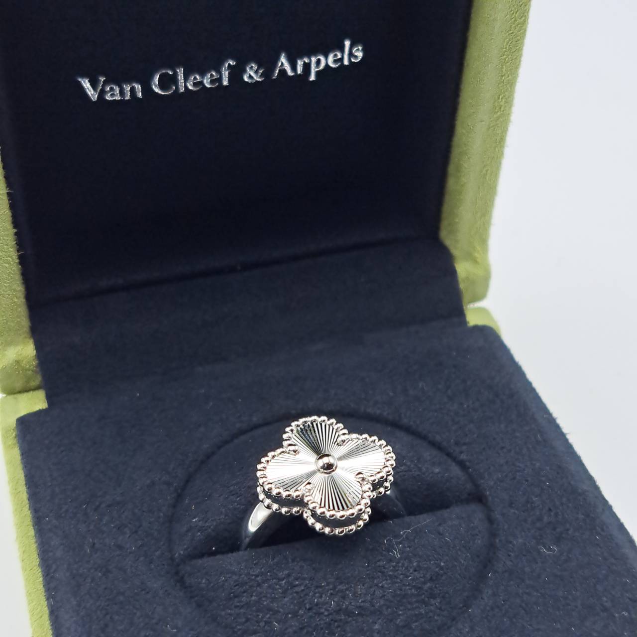 Pre-Owned Van Cleef & Arpels Alhambra White Gold