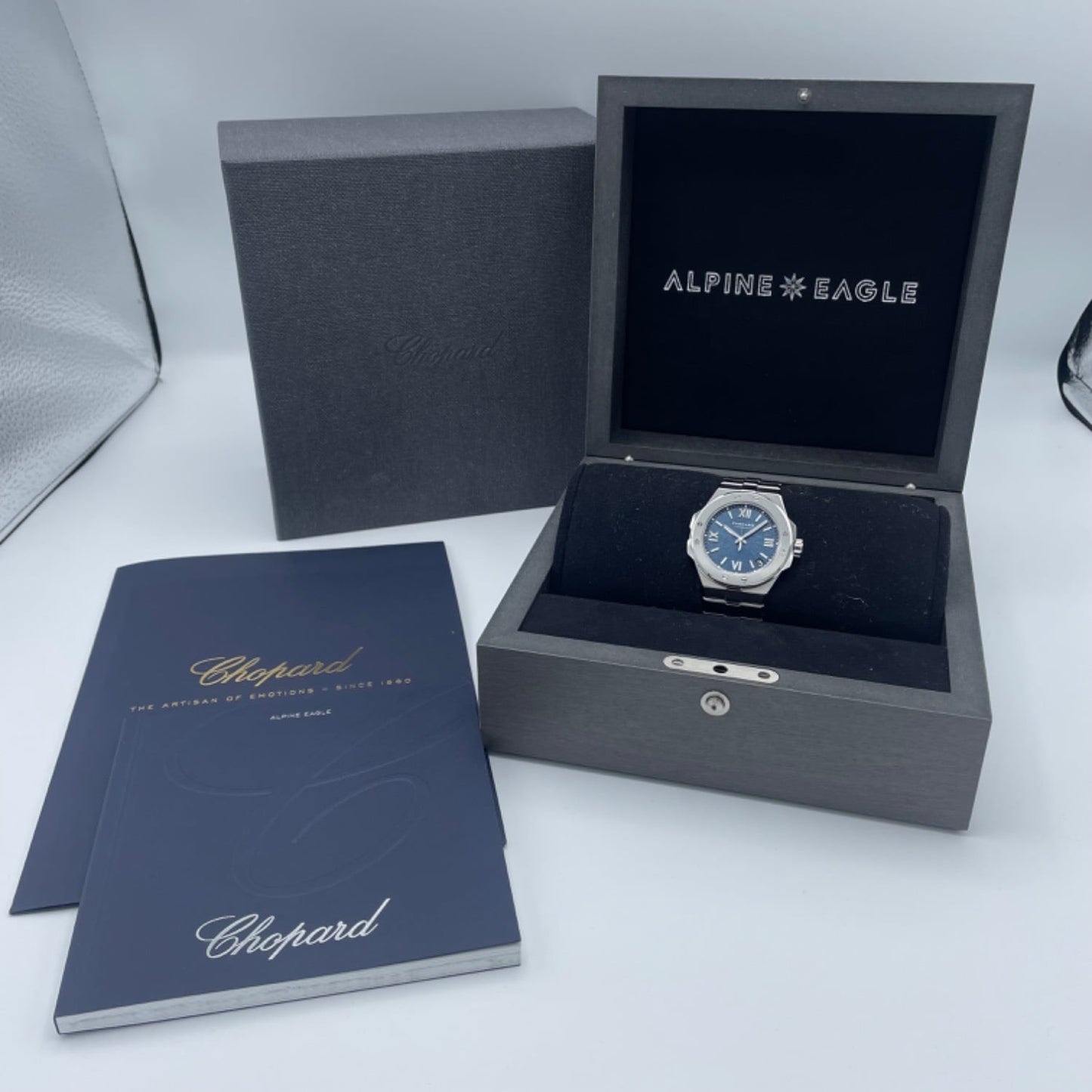 Pre-Owned Chopard Alpine Eagle Large 298600-3001 Blue 41mm