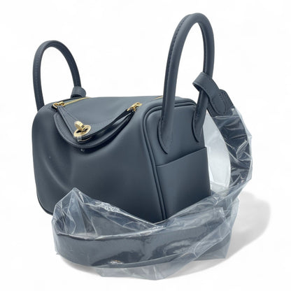 중고 에르메스 린디 미니 20 그리미스티/느와르 스위프트 샴페인 골드 하드웨어 K 스탬프