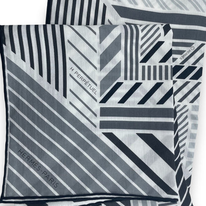 プレオウンドエルメス カレ 65 Hパーペチュアル ブラン/グレー/ノワール コットン/シルク