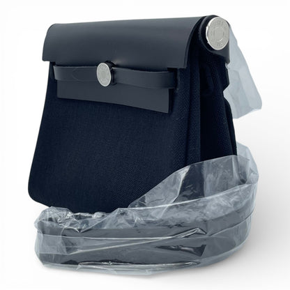 プレオウンドエルメス エールバッグ ジップ ミニ 20 ノワール トワルミリタリー/ヴァッシュハンター シルバー金具 K刻印