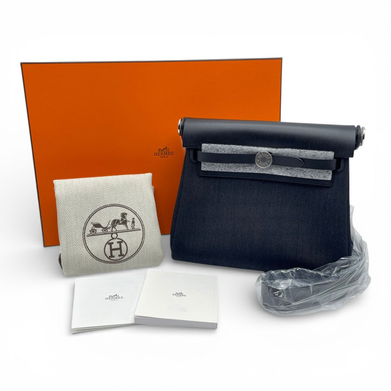 プレオウンドエルメス エールバッグ ジップ ミニ 20 ノワール トワルミリタリー/ヴァッシュハンター シルバー金具 K刻印