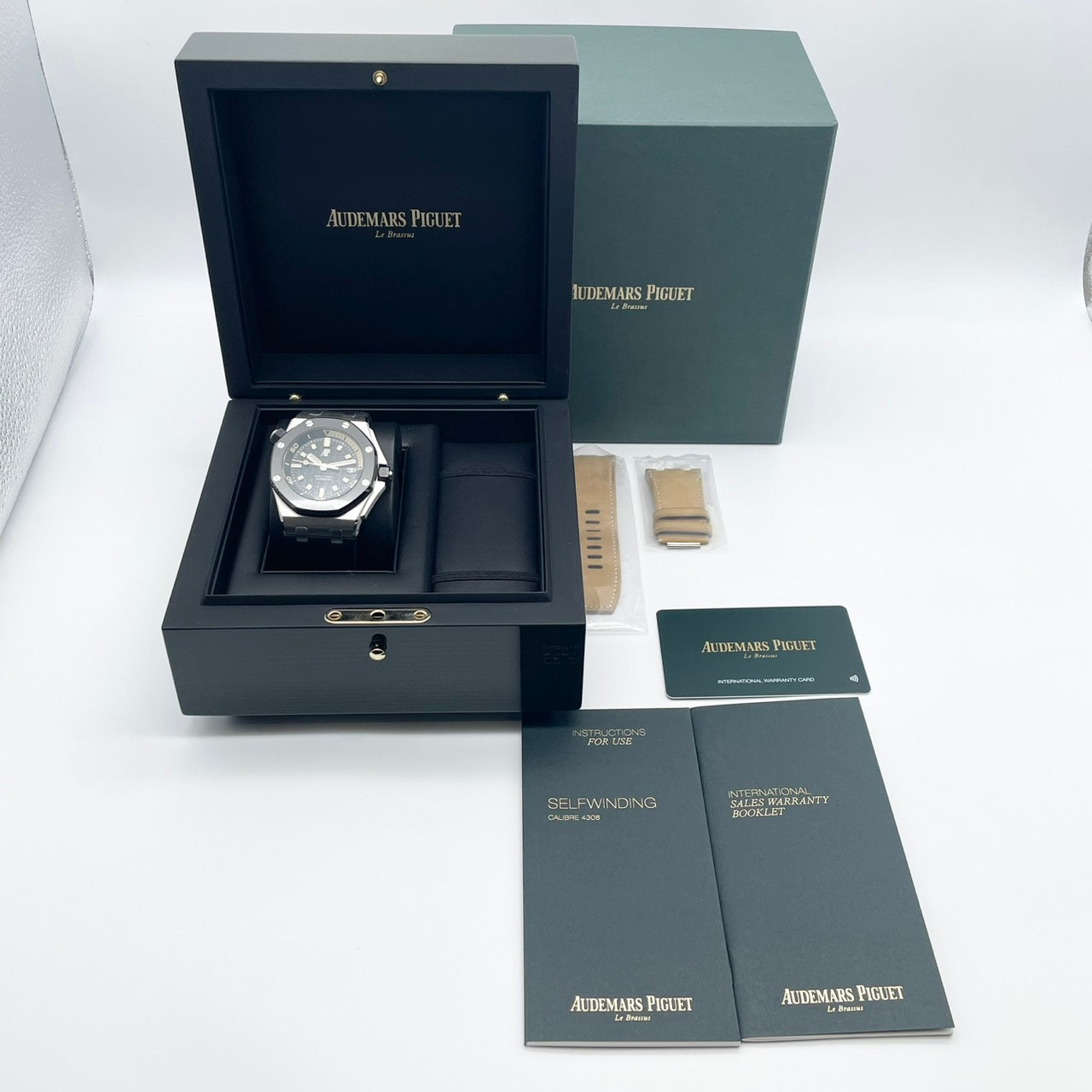 Pre-owned Audemars Piguet Royal Oak Offshore Diver 15720CN.OO.A002CA.01 42mm