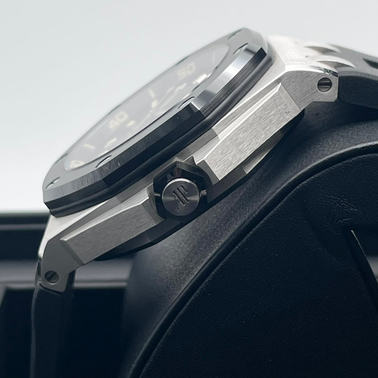 Pre-owned Audemars Piguet Royal Oak Offshore Diver 15720CN.OO.A002CA.01 42mm