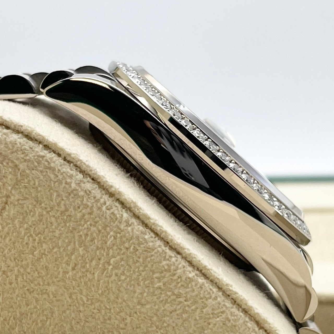 Pre-owned Rolex Day-Date 128349RBR Bright Blue Index Diamond Diamond Bezel 36mm