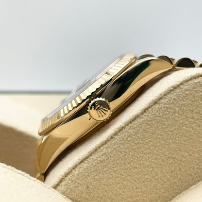 Pre-owned Rolex Day-Date 128238 Bright Green 10P Diamond President Bracelet 36mm