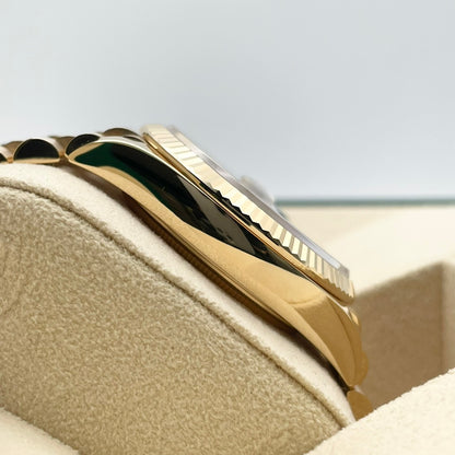 Pre-owned Rolex Day-Date 128238 Bright Green 10P Diamond President Bracelet 36mm