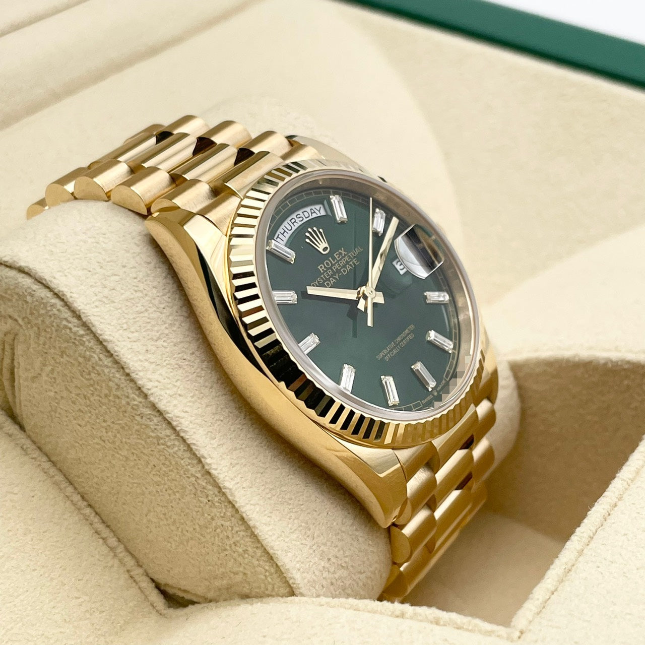 Pre-owned Rolex Day-Date 128238 Bright Green 10P Diamond President Bracelet 36mm