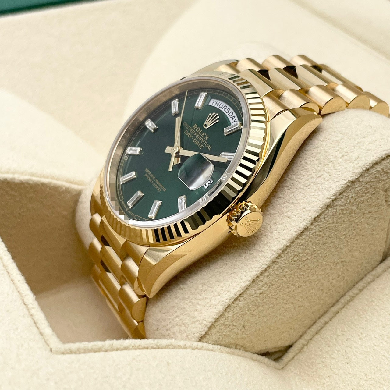 Pre-owned Rolex Day-Date 128238 Bright Green 10P Diamond President Bracelet 36mm