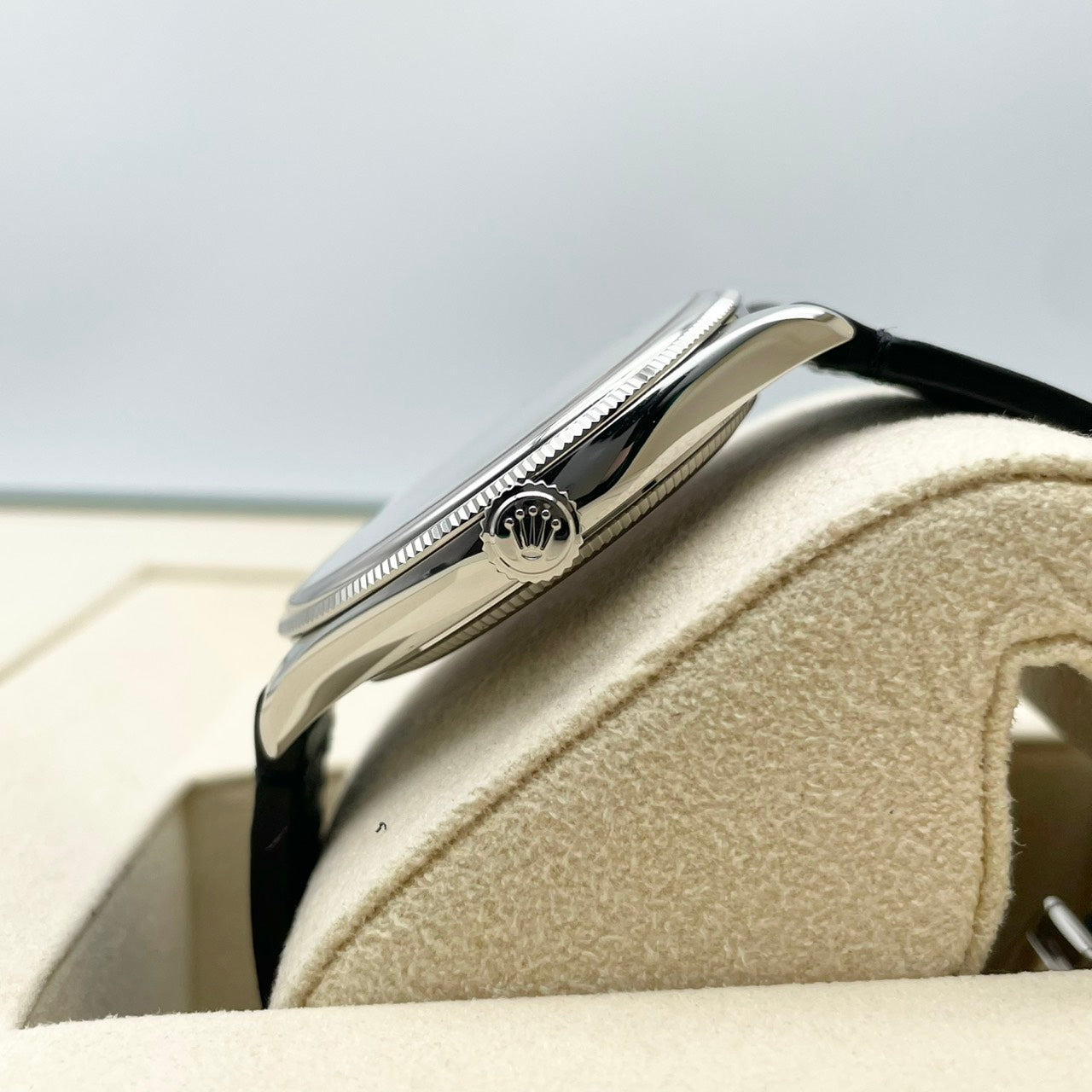 Pre-owned Rolex 1908 52506 Ice Blue Black Leather Belt 39mm