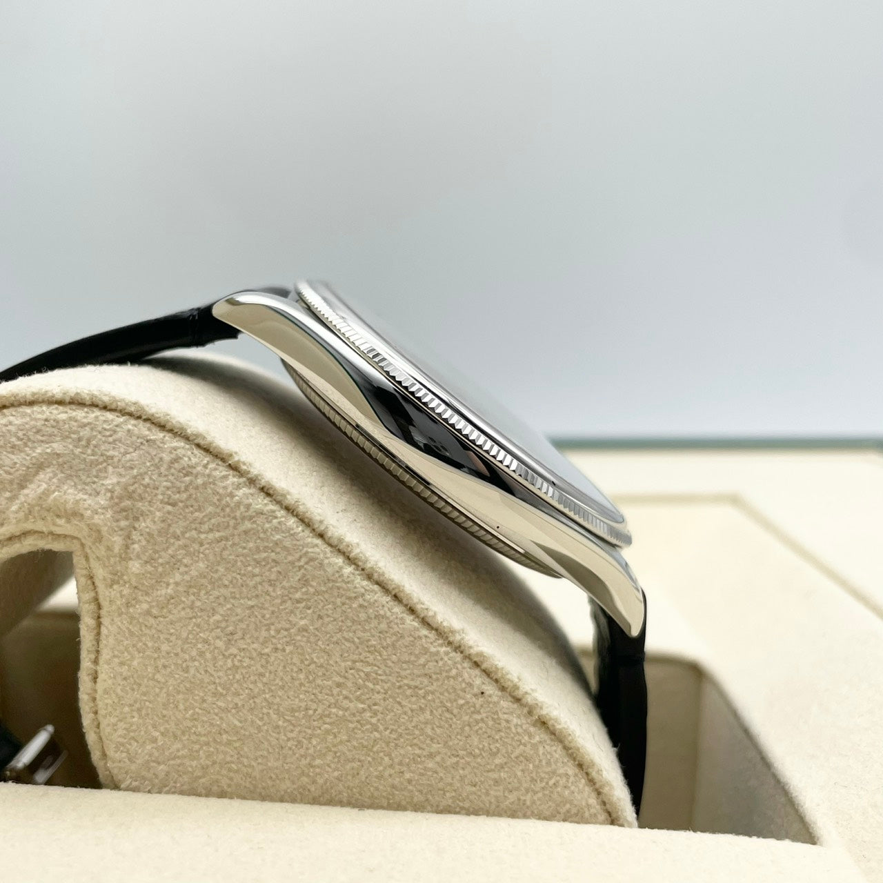 Pre-owned Rolex 1908 52506 Ice Blue Black Leather Belt 39mm