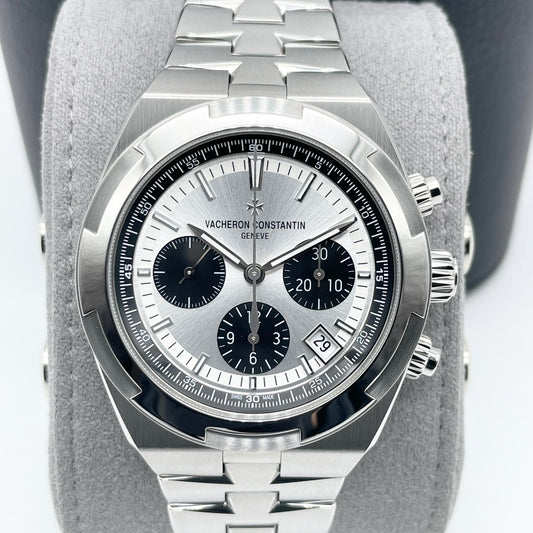 プレオウンド ヴァシュロンコンスタンタン オーヴァーシーズ・クロノグラフ 5520V/210A-B686 シルバートーンラッカー 42.5mm